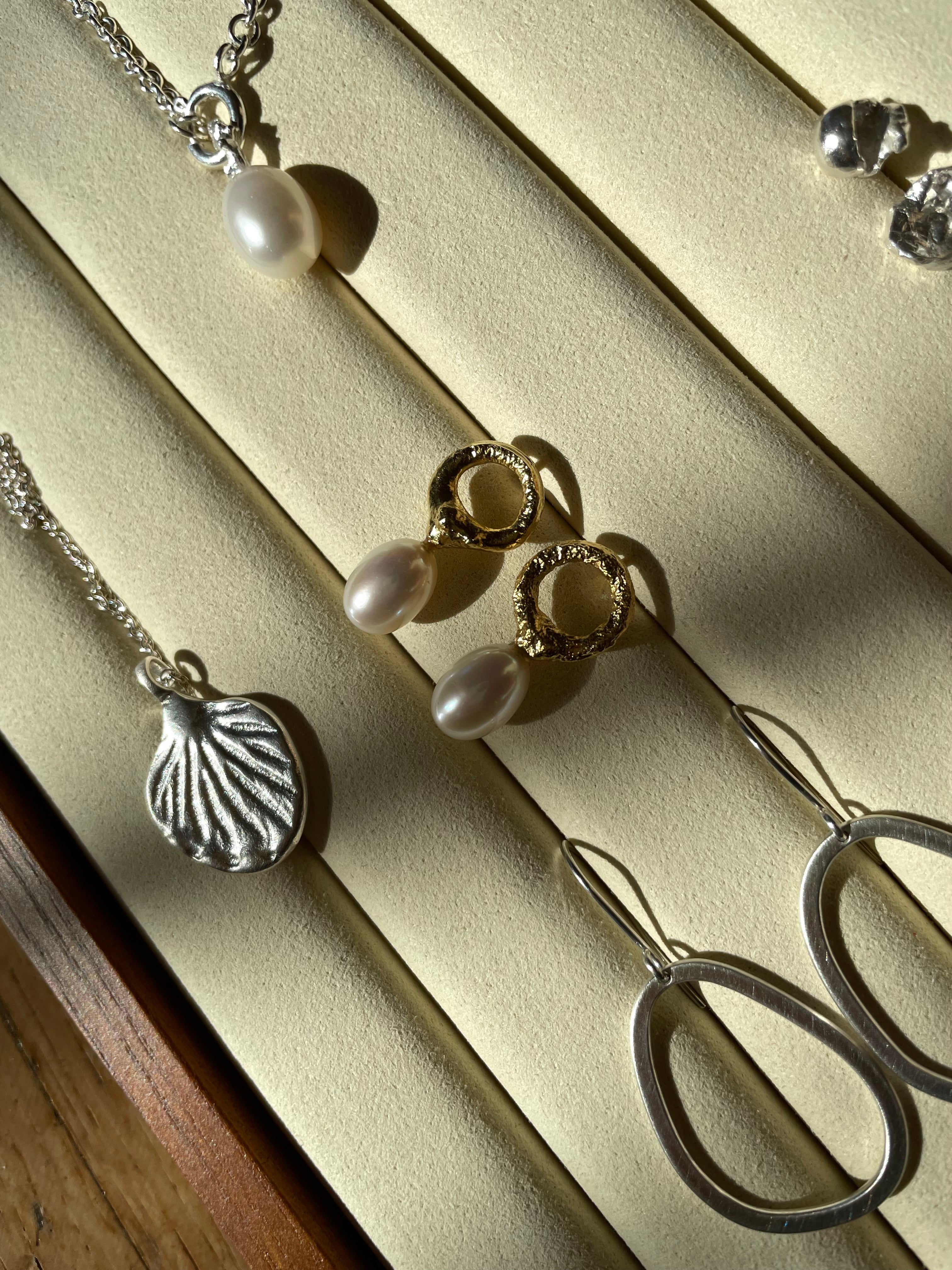 Organische Ohrringe/ Gold